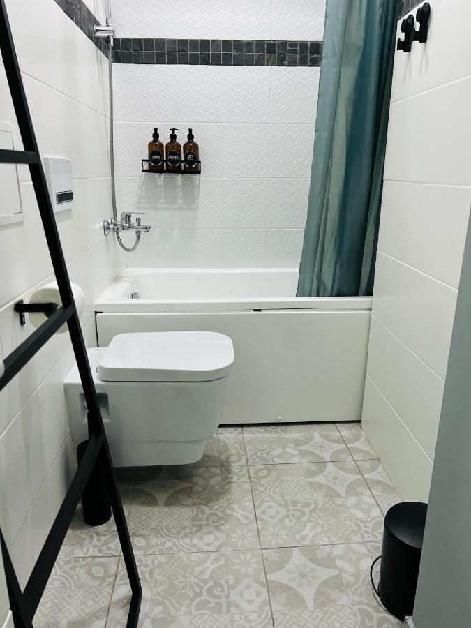 The Right Coast Apartment With Free Private Parking Riga Esterno foto