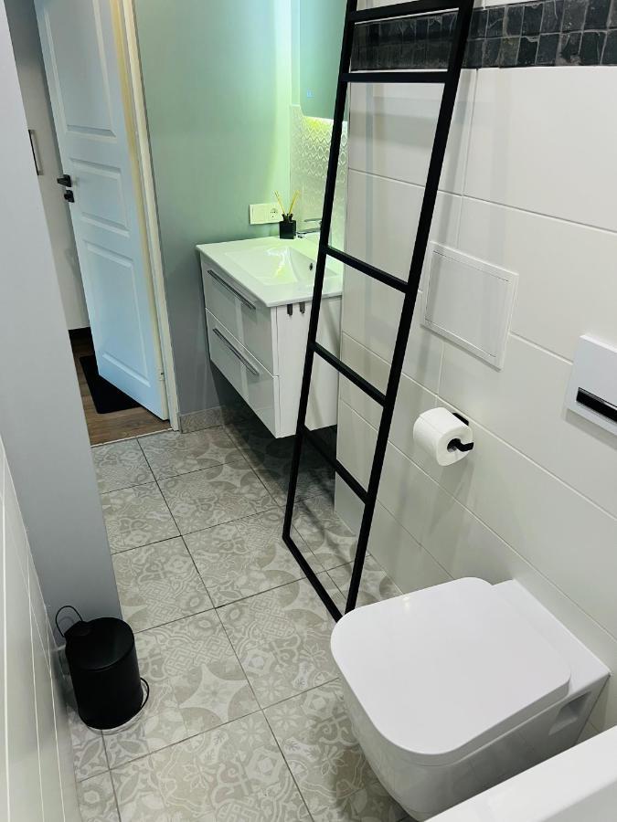 The Right Coast Apartment With Free Private Parking Riga Esterno foto